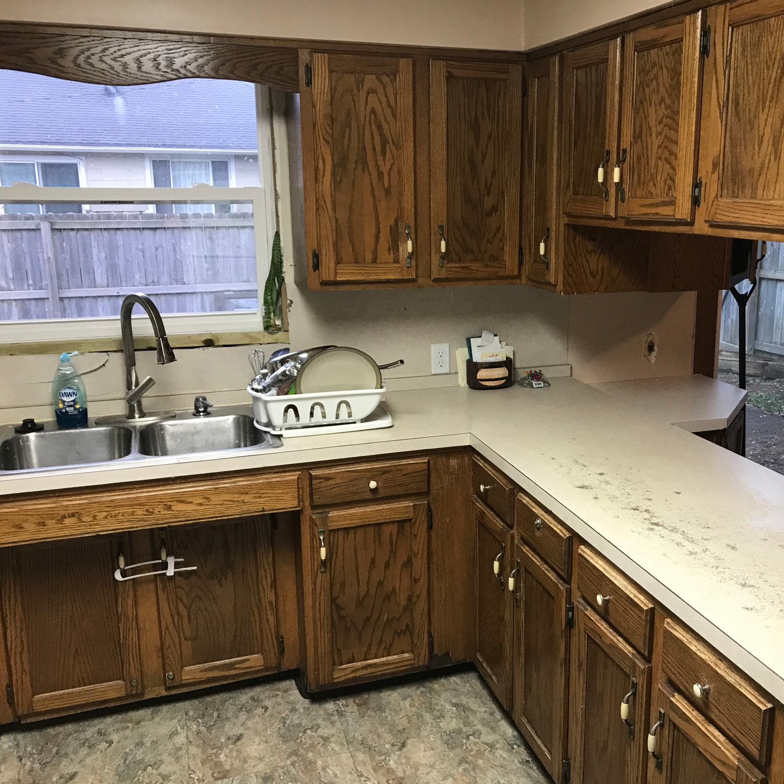 Entry 125 - This outdated kitchen is in need of a transformation