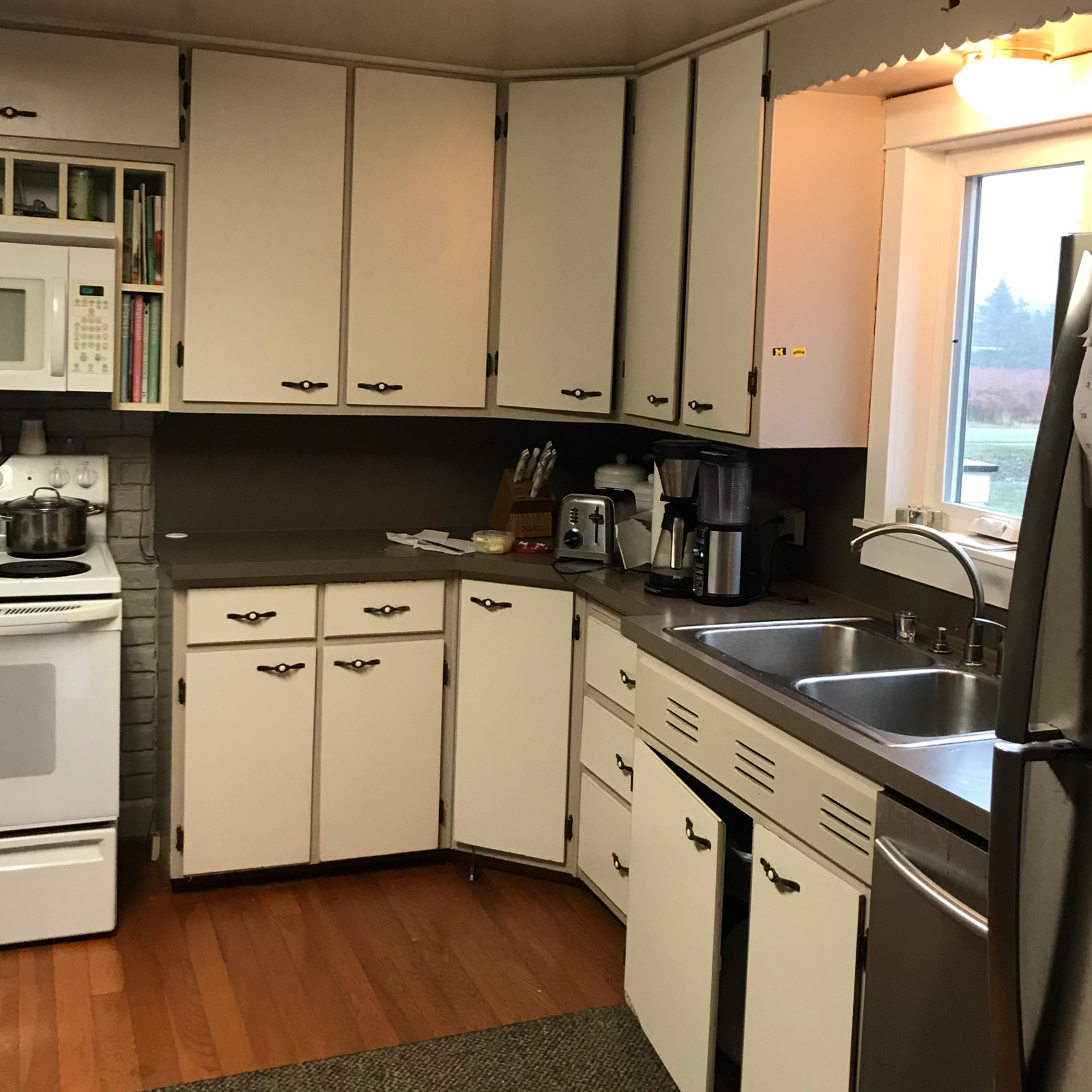 Entry 133 - This 1964 Sears kitchen seen it’s day