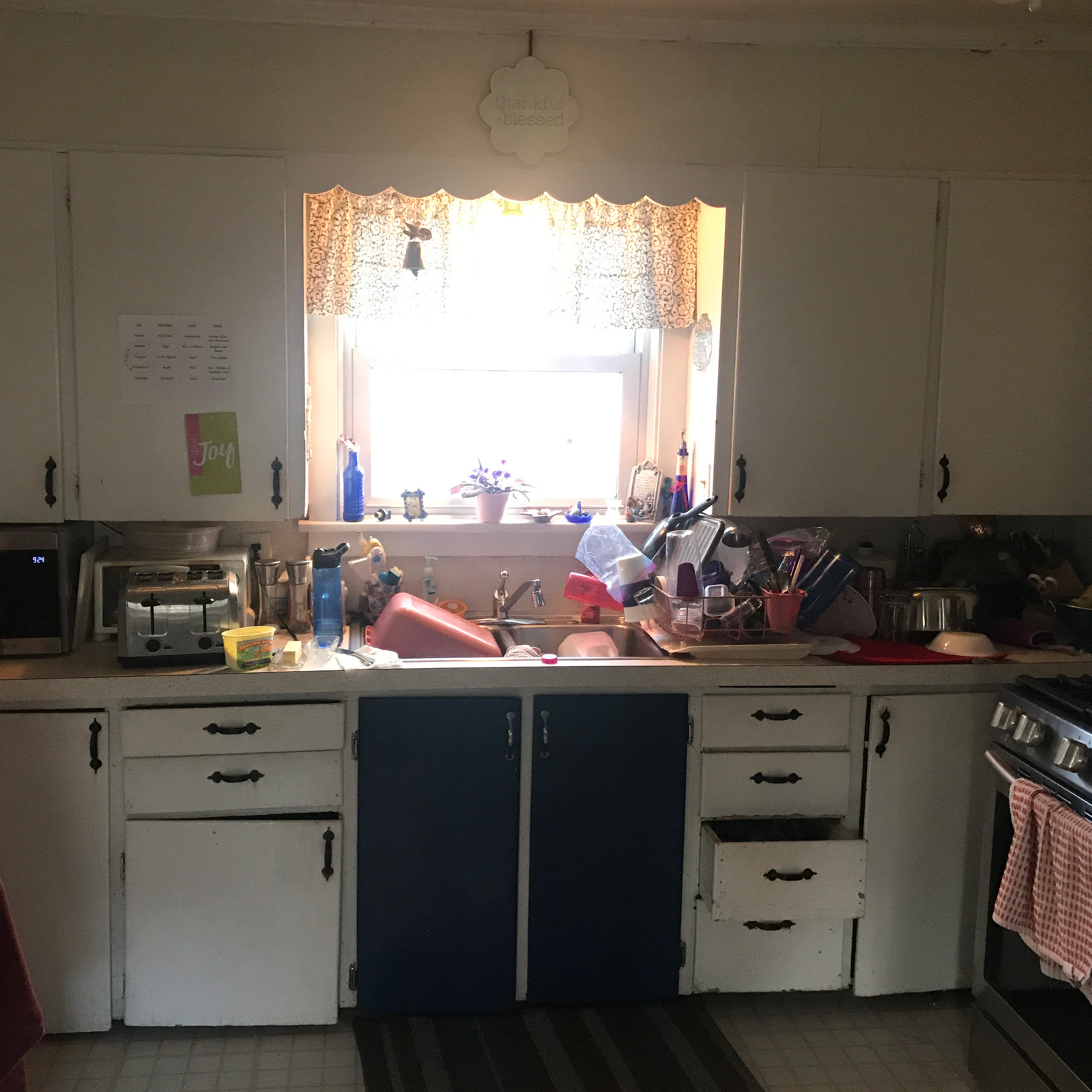 Entry 150 - Wear & tear plus zero functionality kitchen screams for a make-over