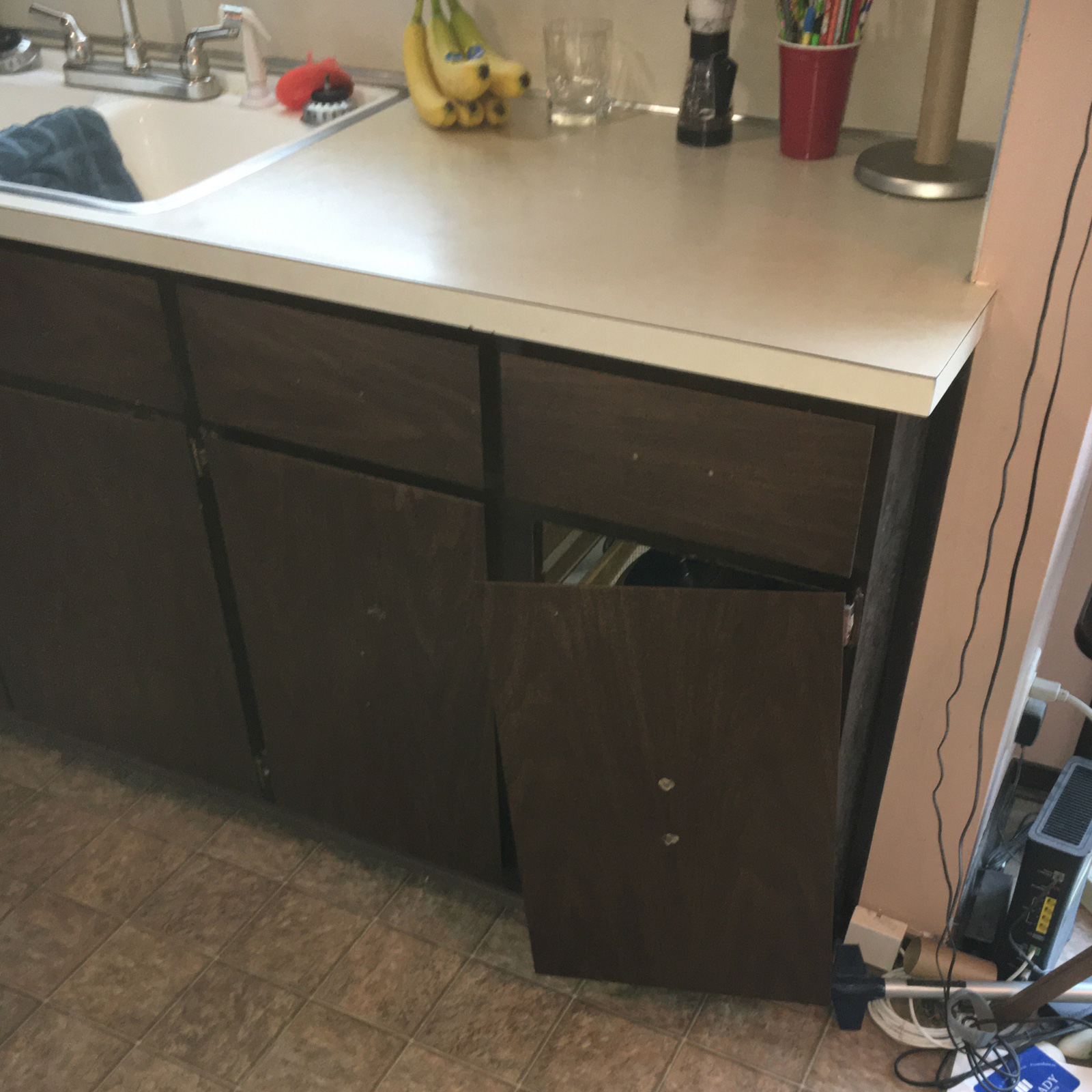 Entry 168 - Stuck in the 70's with beat up cabinetry